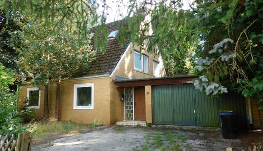 Bild von Großburgwedel, geräumiges solides Einfamilienhaus auf großem Eckgrundstück, sanierungsbedürftig 