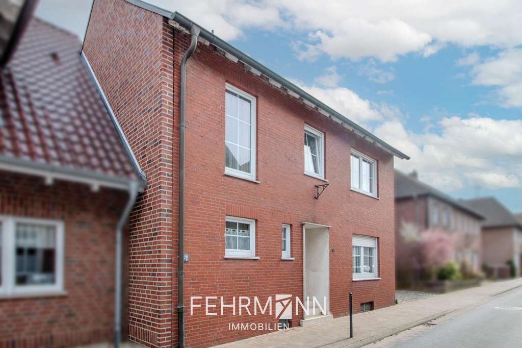 Immobilie in Schöppingen - Charmantes Einfamilienhaus mit Nebengebäude in Schöppingen-Eggerode zum Kauf - Bild 1