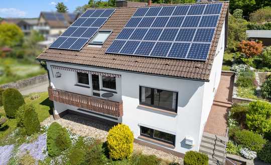 Mehrgenerationenhaus mit viel Raum und schönem Grundstück in ruhiger Lage