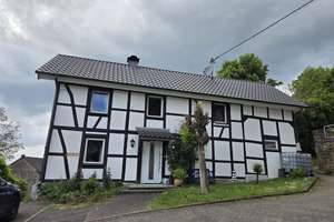 Praktisch geschnittenes Einfamilienhaus mit großzügigem Garten in Hennef