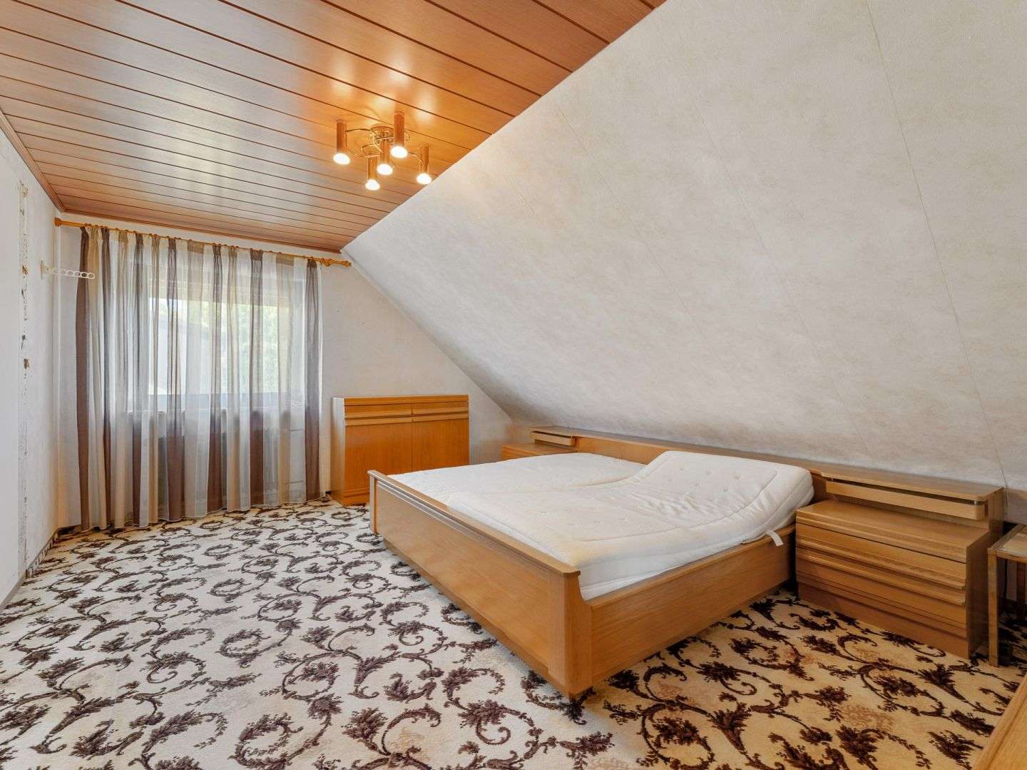 Immobilie in Seukendorf - Schönes Zweifamilienhaus mit Südterrassen in ruhiger Lage von Seukendorf - Bild 10