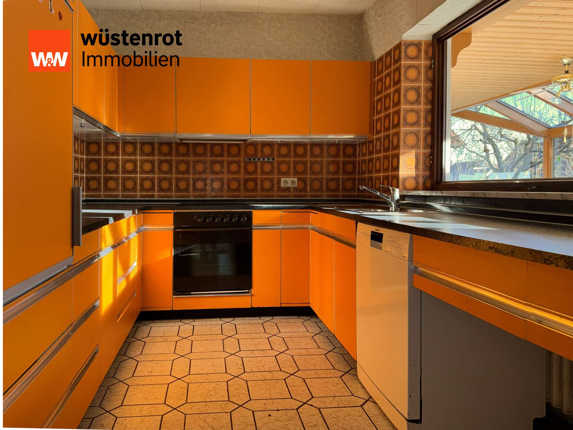 Immobilie in Rottweil - Retro-Flair mit Perspektive – Massiv gebautes Einfamilienhaus mit Einliegerwohnung - Bild 7