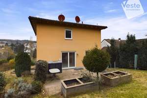 Toskana-Charme trifft Flexibilität  Haus mit Einliegerwohnung &amp; Doppelgarage – Die vollständige Adresse der Immobilie erhältst du vom Anbieter., 96450 Lützelbuch, Coburg – Vorschaubild 3