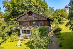 Großzügig, zentral, rustikal: Einmaliges Landhaus auf idyllischem Parkgrundstück – Bad Tölz-Wolfratshausen (Kreis) – Vorschaubild 2