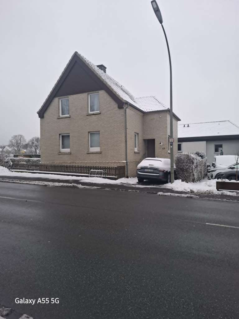 Immobilie in Ense - Ense,zentrumsnah,solides Haus mit großen Potenzial - Bild 0