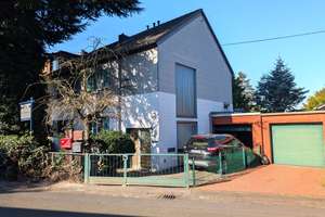 Potentialträger in Köln - Zweifamilienhaus mit Garten