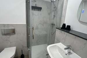 Komplett neu möblierte, frisch renovierte, helle 1-Zi-Whg im Hochparterre mit Balkon und neuer Küche – Kastanienallee 19, 13158 Rosenthal, Berlin – Vorschaubild 16