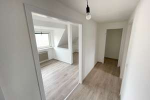 2.5 Zimmer "Himmelreich" –lichtdurchflutete DG-Wohnung | Erstbezug nach Sanierung | zentral & ruhig