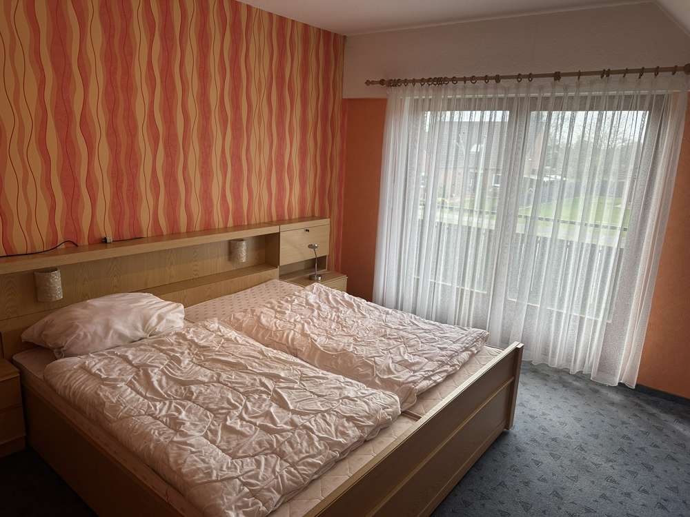 Immobilie in Ostrhauderfehn - Großzügiges Wohnhaus mit besonderem Charme, großem Garten und vielfältigen Nutzungsmöglichkeiten - Bild 11