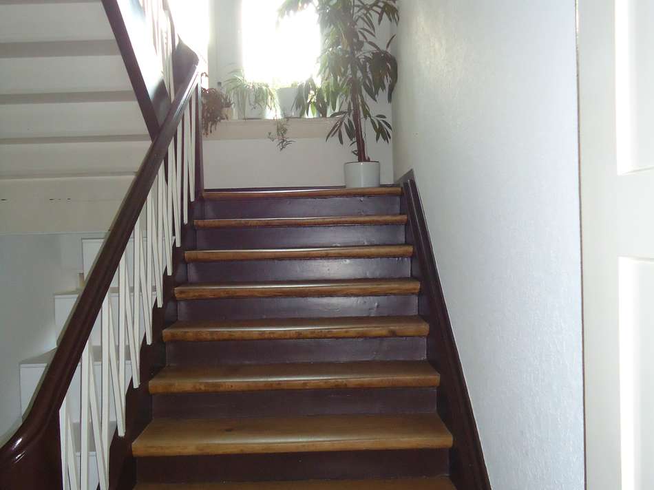 Treppenhaus mit Eichestufen