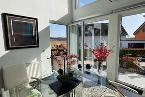 Zeitlos modernes Zuhause mit Galerie und Fernblick zur Burg – Die vollständige Adresse der Immobilie erhältst du vom Anbieter., 74199 Untergruppenbach – Vorschaubild 2