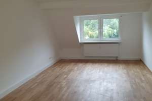 Attraktiv sanierte 2,5 -Zimmer  Dachgeschoßwohnung mit Gartenmitbenutzung – Brunostr 10, 45130 Holsterhausen, Essen – Vorschaubild 3