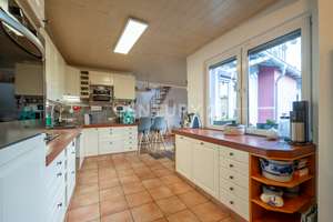 Zweifamilienhaus | Hof | Balkon | Hobbywerkstatt | 8 Zimmer – Die vollständige Adresse der Immobilie erhältst du vom Anbieter., 55246 Mainz-Kostheim, Wiesbaden – Vorschaubild 6