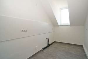 Seidnitz, unterm Dach: Dusche + Laminat – Winterbergstraße 94, 1237 Seidnitz/Dobritz, Dresden – Vorschaubild 7