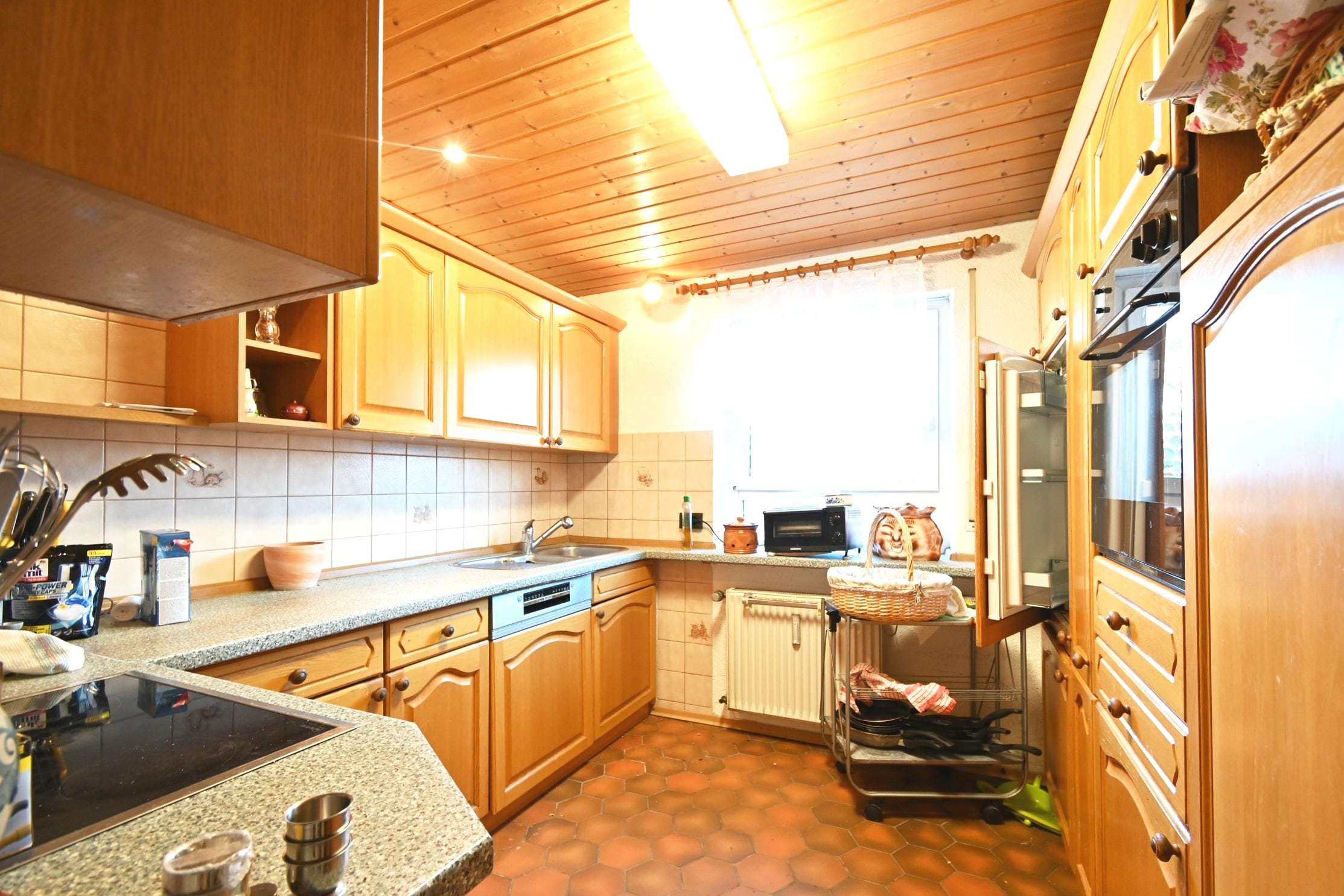 Immobilie in Herbolzheim - Charmantes Zweifamilienhaus (als DHH) mit Doppelgarage und großem Garten  - Bild 7