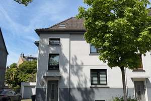 Charmante 2-Zimmer-Dachgeschosswohnung im ruhigen 3-Familienhaus in Essen – Beisenstraße 3, 45327 Katernberg, Essen – Vorschaubild 1