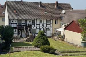 /// 1-2 Familiendoppelhaushälfte mit Garage, Stellplatz und schönem Grundstück in ruhiger Wohn – Die vollständige Adresse der Immobilie erhältst du vom Anbieter., 34302 Guxhagen – Vorschaubild 3
