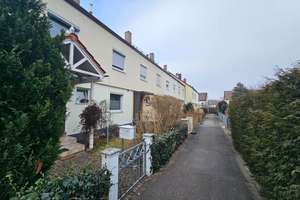 Nürnberg-Süd - charmantes, renovierungsbedürftiges RMH in ruhiger Lage – Die vollständige Adresse der Immobilie erhältst du vom Anbieter., 90455 Kornburg, Worzeldorf, Nürnberg – Vorschaubild 2