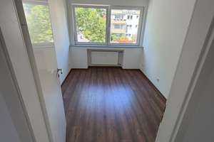 Frisch renovierte 4-Zimmer-Wohnung mit 2 Balkonen, Aufzug, Garage – Nourneystraße 14, 40822 Mettmann – Vorschaubild 12
