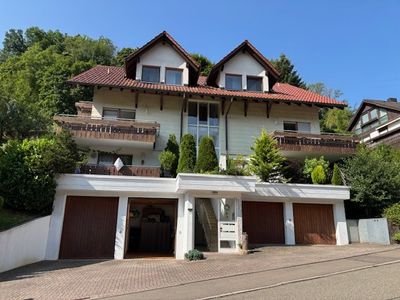Solide Kapitalanlage - 4 Familienhaus mit Garagen