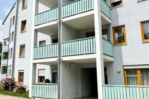 4-Raum-Wohnung mit besonderem Wohncharakter, Einbauküche und zusätzlichem Dachgeschossraum!