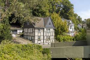 Bergisches Fachwerkhaus mit kleinen Schönheitsfehlern sucht neue Eigentümer – Die vollständige Adresse der Immobilie erhältst du vom Anbieter., 51381 Lützenkirchen, Leverkusen – Vorschaubild 2