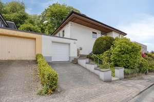 Freistehendes Einfamilienhaus mit schön angelegtem Garten und Garage in der oberen Südstadt – Die vollständige Adresse der Immobilie erhältst du vom Anbieter., 42119 Elberfeld, Wuppertal – Vorschaubild 2