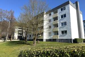 Helle, gemütliche 2-Zimmerwohnung mit Balkon, Stellplatz und Blick ins Grüne!