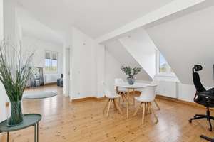 *Dachgeschossperle in Berlin-Rahnsdorf*
*Wohnen über den Dächern * – Die vollständige Adresse der Immobilie erhältst du vom Anbieter., 12589 Rahnsdorf, Berlin – Vorschaubild 2