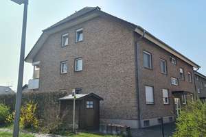 3-Zimmer-Dachgeschosswohnung mit neuem Bad, Einbauküche und Loggia in Bielefeld-Sennestadt