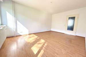 Renovierte, großzügige 3-Zi-Whg. mit EBK & Loggia – Lister Kirchweg 57B, 30163 List, Hannover – Vorschaubild 7