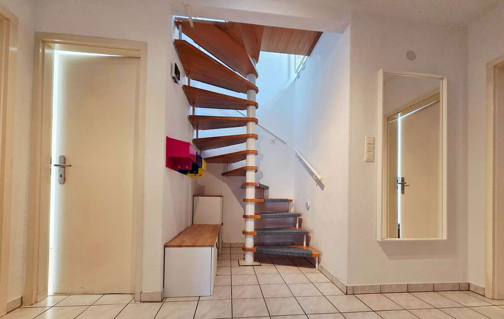 Immobilie in Großkrotzenburg - Großzügige Maisonette-Wohnung mit Terrasse, Balkon, Kamin und zugeordnetem Außenbereich - Bild 3