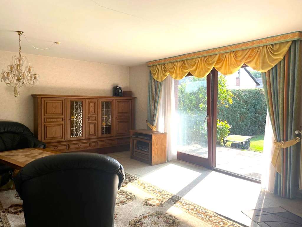 Immobilie in Rollshausen - Attraktives Einfamilienhaus mit gepflegtem, eingewachsenem Garten in ruhiger Lage in Rollshausen ! - Bild 3