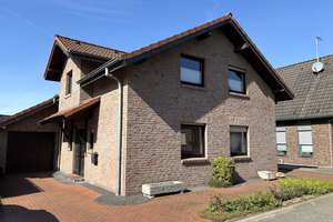 Top gepflegtes, freistehendes Einfamilienhaus in ruhiger und bevorzugter Lage von Duisburg-Rahm – Die vollständige Adresse der Immobilie erhältst du vom Anbieter., 47269 Rahm, Duisburg – Vorschaubild 1