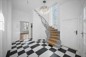 Stilvolle 20er Jahre-Villenhälfte zum Modernisieren- vis á vis vom Park! – Die vollständige Adresse der Immobilie erhältst du vom Anbieter., 14052 Westend, Berlin – Vorschaubild 2