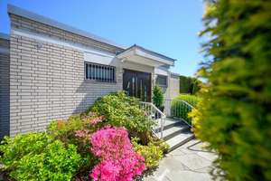 BUNGALOWKLASSIKER | Stilvolle 70er-Jahre Architektur in Frankfurt-Seckbach