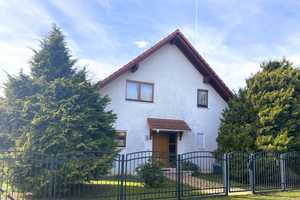 Attraktives und modernisiertes Einfamilienhaus mit sonnigem Garten zur Alleinnutzung  – Goethestraße 5, 12526 Berlin – Vorschaubild 1