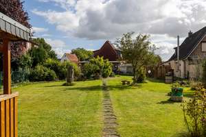 *** DEICHSHAUSEN - 2006 KERNSANIERT - FARBENFROHER GARTEN und FAMILIENFREUNDLICHE LAGE *** – 27809 Lemwerder – Vorschaubild 2