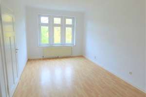 Frisch Renoviert - Schöne 3 Zi.- Whg., Bad mit Fenster, Loggia
WG´s Willkommen! – Hans-Driesch-Str. 36, 4179 Leutzsch, Leipzig – Vorschaubild 4