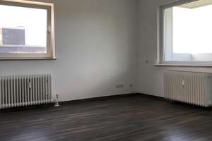 Schöne 3-Zimmer-Wohnung mit renoviertem Bad, 2 Balkonen und Ausblick