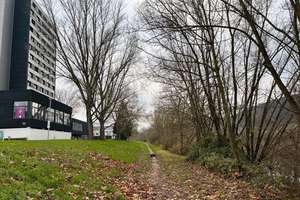 3 Zimmer, 2 Bäder, Mosel-Balkon, Einbauküche, großer privater Keller-Stauraum, Parkplatz – 54292 Nord, Trier – Vorschaubild 1