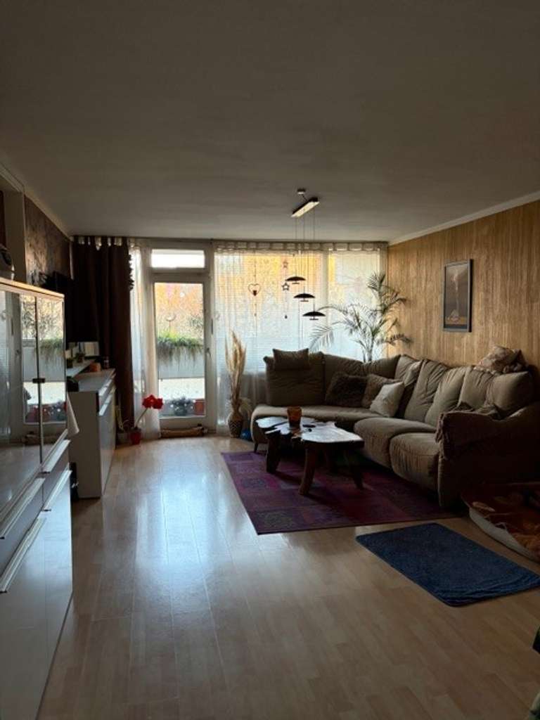 Immobilie in Taufkirchen - Brück Immobilien - Vermietete, ansprechende 4 Zi.-Eigentumswohnung mit Balkon  - Bild 3