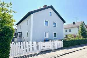 **Exklusives Mehrfamilienhaus mit Photovoltaikanlage - großer Garten und idyllischer Pool!!** – München – Vorschaubild 1