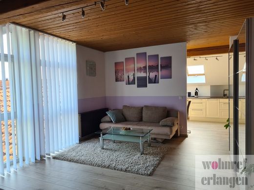 Schöne möblierte 1 Zimmer-Wohnung im Dachgeschoss eines Einfamilienhauses in Baiersdorf