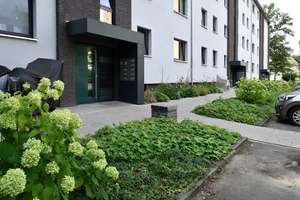 Modernisierte Wohnung in grüner Umgebung // 1.OG links