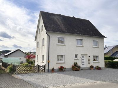 175 m² Wohnhaus mit Garten und Garage — Neue Fenster, unter 400.000 Euro, provisionsfrei