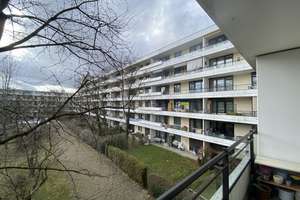 von privat - 12 qm Südbalkon, ruhige Innenhoflage, 50 m zur U-Bahn – Heinz-Hilpert-Straße -, 81739 Neuperlach, München – Vorschaubild 2