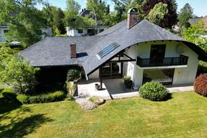 Visionäre Lebensräume: Villa auf großzügigem Waldrand-Grundstück