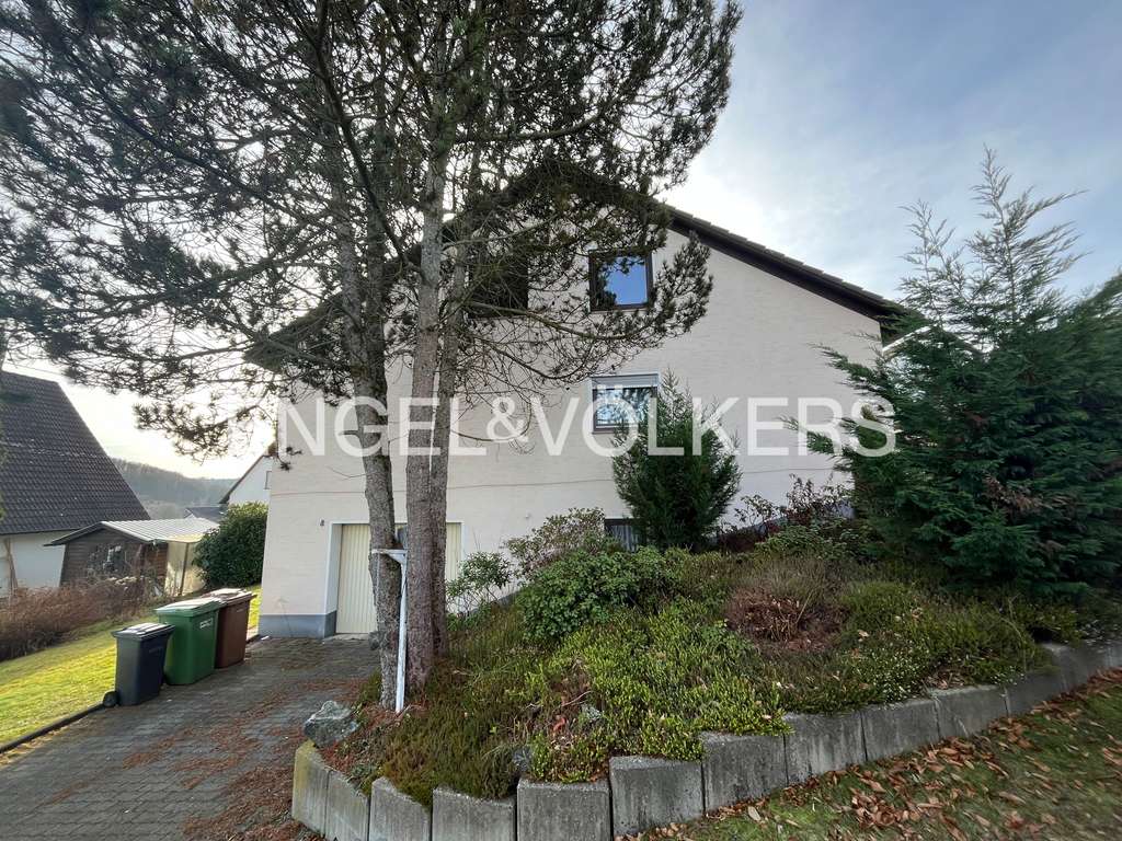 Immobilie in Wilnsdorf - Ein- bis Zweifamilienhaus mit Potential in beliebter Lage von Niederdielfen - Bild 1