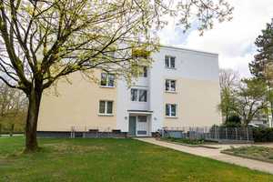 Großzügig geschnittene 3 Zimmer-Wohnung im Erdgeschoss mit Balkon – Donauschwabenstr. 1, 33609 Bielefeld – Vorschaubild 1